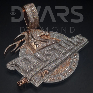 Magnifique pendentif unisexe en argent sterling plaqué or avec diamant glacé de forme ronde blanche personnalisée - Product Image 2