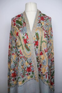 Châle d'hiver élégant brodé à la main en laine cachemiri rose tendre Motif solide Accessoire enveloppant élégant et confortable pour les femmes Mode - Product Image 2