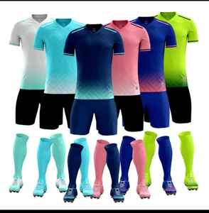 Uniforme de Fútbol Personalizado de Manga Corta de Primera Calidad, Secado Rápido, Transpirable, 100% Poliéster en Varios Colores, Venta al Por Mayor - Product Image 3