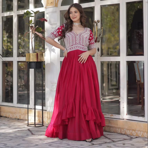 คุร์ติซิลค์เกอร์สำหรับผู้ใหญ่ดีไซน์เนอร์ที่สวยงามพร้อม lehenga แฟนซีงานปักหนักฟังก์ชันอินเดียยาว - Product Image 1