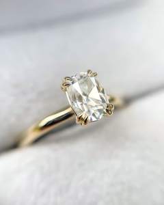 Anillo de compromiso de diamantes con corte de cojín alargado de 9x7mm | Anillo de Boda nupcial solitario | Anillo de plata de ley chapado en oro de 18 quilates - Product Image 1