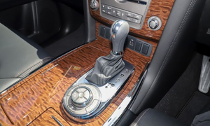 SUV 4x4 de Lujo Usado 2024 con Bajo Kilometraje, Motor V8 de 5.6 L a Gasolina, Automático, Volante a la Derecha, Versión Tropical - Product Image 3