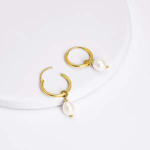 ต่างหูไข่มุกสีทองห่วงห้อยไข่มุกหรูหรา - Product Image 4