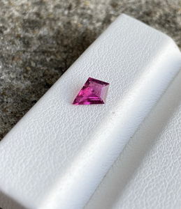 Tourmaline rose naturelle, forme de losange, taille facetée, pierre précieuse en vrac, semi-précieuse, bijoux, fabricant de Jaipur - Product Image 1