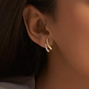 Boucles d'oreilles en diamant de laboratoire de coupe ronde pour ses goujons en diamant en or jaune massif pour cadeau boucles d'oreilles de mariage sans conflit - Product Image 4