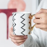 Tasse en porcelaine de luxe de Chaozhou, en porcelaine fine, écologique, de haute qualité, avec poignée ergonomique, logo personnalisé, faible MOQ, pour usage festif