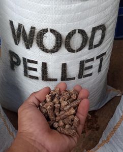 Venta al por mayor de pellets de madera de alta calidad grandes o bolsas de 15 kg | Fabricante de combustible de pellets de madera. - Product Image 2