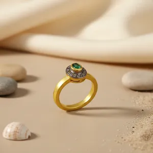 Bague en forme de cœur pour femme avec halo d'émeraude, plaqué or, incrustation de pierres précieuses, élégante et tendance - Product Image 3