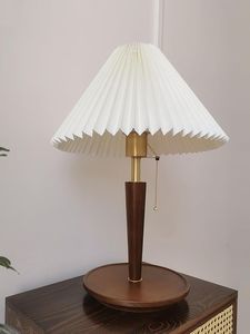 โคมไฟตั้งโต๊ะไม้ที่มีร่มเงาผ้าสำหรับตกแต่งโต๊ะในห้องนั่งเล่นและงานแต่งงานที่ทันสมัย - Product Image 6