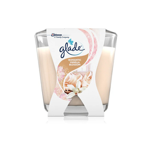 Profitez jusqu'à 31 heures de temps de combustion avec Glade Candle 120g Fleur de Vanille, remplissant votre maison d'un parfum apaisant. - Product Image 4