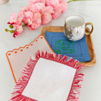 Motif personnalisé 100% pur lin Cocktail serviettes brodé monogramme motif nappe lin vin tapis pour hôtel à la main