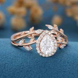 Bague de fiançailles vintage en moissanite de laboratoire taille princesse avec halo en forme de feuille en or massif 14 carats - Product Image 6
