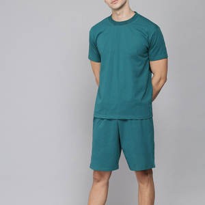 Ensemble t-shirt et short pour homme avec logo personnalisé de la meilleure qualité Vêtements de sport d'été en coton pour la course à pied Streetwear personnalisé pour homme Ensembles courts - Product Image 4
