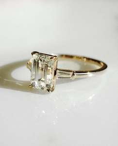 Anillos de compromiso de boda certificados IGI cultivados en laboratorio Baguette cónico lateral de corte esmeralda único para mujer con piedra de diamante - Product Image 5