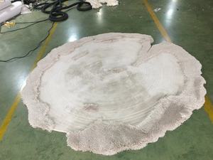 Tapis abstrait rond moderne touffeté de haute qualité Tapis beige à bords organiques Tapis texturé de luxe à poils longs pour salon et chambre à coucher - Product Image 4