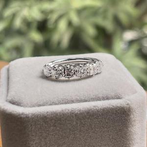 แหวนแต่งงานแบบ Eternity ประดับเพชรทรง Asscher Cut จำนวน 6 เม็ด ผลิตจากทองคำขาว 14K พร้อมเพชร CVD ขนาด 3 มม. ความใส VS1 นี่คือ e - Product Image 2