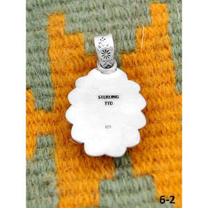 Pendentif style Southwest en turquoise et argent sterling, de style ethnique avec technologie de sertissage en clos - Product Image 4