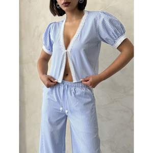 Chemisier rayé avec détails en dentelle, robes de cocktail élégantes - Product Image 6