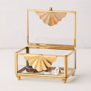 Boîte à bijoux minimaliste en métal et en verre, design contemporain élégant, adapté à l'intérieur moderne de la maison - Product Image 1