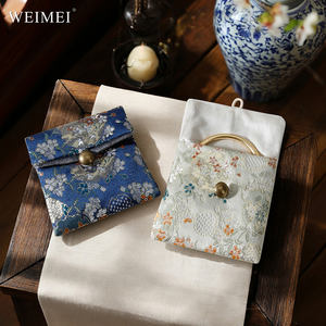 WEIMEI Sac à bijoux vintage brodé en tissu, or ou argent, vente en gros d'usine pour ranger colliers de perles, bracelets et joncs - Product Image 3