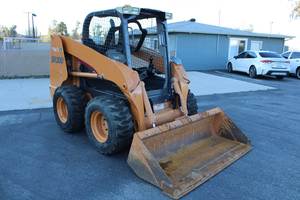 Chargeuse compacte sur chenilles Case SR200 2011 : Puissance compacte et performances fiables - Product Image 4