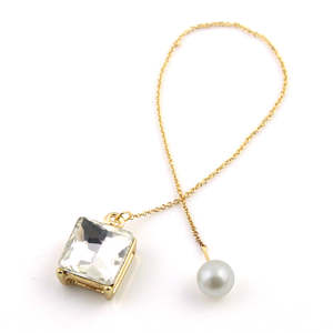 Orecchini Pendenti Geometrici con Rubino e Perla, Design Elegante con Catena a Filo - Product Image 4