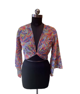 Top corto de Sari de seda indio hecho a mano para mujer, estilo sin mangas Vintage con mangas de campana y corbata frontal, longitud corta, ajuste holgado de verano - Product Image 6