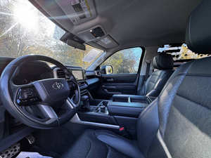 Toyota Tundra SR5 2023 en parfait état - Product Image 3