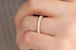 Baguette Diamond Wedding Band 14K Gold Half Eternity 0.24ctw Prong Set Apilable Joyería personalizada para mujer - Product Image 5