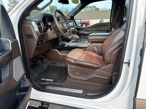 ฟอร์ด เอฟ 150 คิงแรนช์ ซูเปอร์ครูว์ ปี 2023 สีขาวสะอาด รถมือสอง พร้อมระบบนำทาง ซันรูฟ สตาร์ทเครื่องยนต์จากระยะไกล ชุดอุปกรณ์ลากจูง ชุดอุปกรณ์สำหรับรถพ่วง - Product Image 5