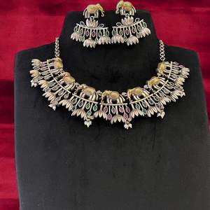 Collares de moda para mujeres y niñas Declaración elegante y collares de uso diario en diseños contemporáneos, étnicos y de fusión - Product Image 2