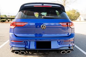 Volkswagen Golf R Edición 20 Aniversario 2023, Gasolina, Bajo Kilometraje - Product Image 3