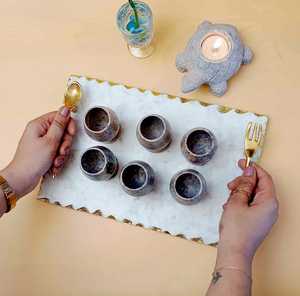 ถาดหินอ่อนสีขาวหรูหราสไตล์โมเดิร์นทำมือ พร้อมหูจับทองคำเปลว  งานตกแต่งบ้านสำหรับคริสต์มาสและรอมฎอน  ทำจากอะลูมิเนียมสั่งทำพิเศษ - Product Image 3