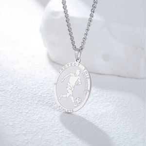 Pendentif en argent sterling 925 gravé avec un motif de football, serti de moissanite, plaqué or 14 carats, amulette de football minimaliste, bijoux cadeaux pour les fans de football - Product Image 1