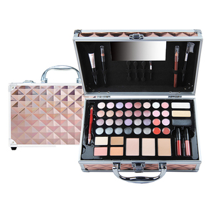 Set di Strumenti per Trucco e Cura delle Unghie - Product Image 1