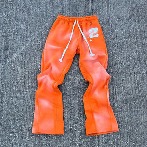 Conjunto de 2 Piezas Personalizado de Invierno con Lavado Ácido y Efecto Desgastado por el Sol para Hombre, Camiseta Corta con Hombros Caídos y Pantalones Deportivos Acampanados con Estampado Vintage - Product Image 2