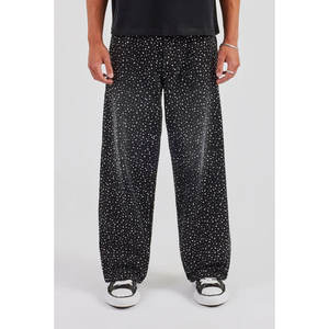 กางเกงยีนส์เดนิมผู้ชายสีดำแบบสั่งทำโลโก้ OEM คุณภาพสูงทรงแบ็กกี้แบบซ้อนกันประดับคริสตัลสำหรับผู้ชาย - Product Image 1