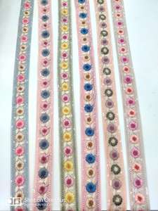 Encajes de trabajo con lentejuelas, hilo floral bordado hecho a medida, opciones multicolor de 1,5 pulgadas de ancho - Product Image 3