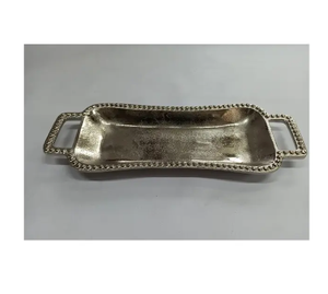 Plateau de service en métal Plateau classique Plateau de service rectangulaire en aluminium à pois Grand avec poignées pour la maison Hôtel Restaurant Noël - Product Image 1
