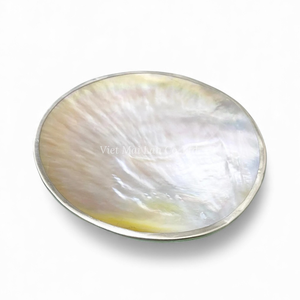 Assiette en nacre pour la présentation du caviar et la décoration de table, provenance du Vietnam - Product Image 1