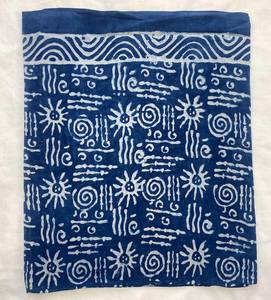 Sarong de plage en coton imprimé à la main : paréo floral, écharpe, couvre-vêtement de plage indigo - Product Image 4