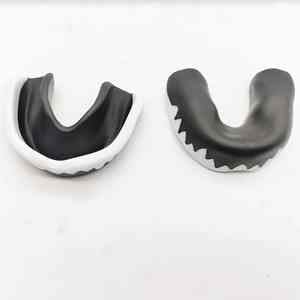 Protège-dents de sport en silicone durable pour adultes pour la boxe, le hockey et le football - Product Image 5
