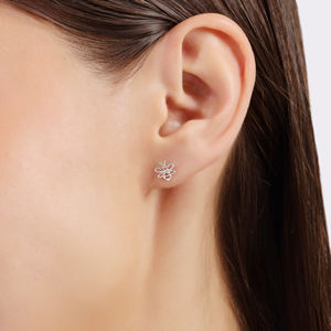 Pendientes de tuerca de abeja caprichosa en plata de ley 925 Diseño ligero inspirado en la naturaleza para el uso diario Ideal para orejas sensibles - Product Image 6