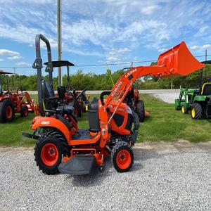 Tractor agrícola Kubota BX2380 bastante usado con cortacésped y cargador frontal adjunto - Product Image 1