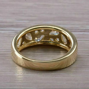 Anillo de Eternidad Minimalista de Plata de Ley 925 Chapado en Oro con Engaste de Moissanita en Forma de Pera para Compromiso, Boda o Aniversario - Product Image 3