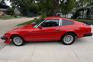 Datsun 280ZX de 1979, Usado en Buen Estado, Transmisión Manual de 5 Velocidades, Motor de 6 Cilindros en Línea de 2.8 Litros, Color Rojo Cereza, Pedido Especial - Product Image 3