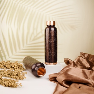 Bouteille à boire en cuivre écologique moderne artisanale |   Bouteille de bien-être ayurvédique durable, portable et grande capacité - Product Image 1