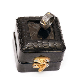 Bague en acier Damas classique Burraq, fabriquée à la main, avec boîte à bague, cadeau idéal pour papa, mari, petit ami, personnalisation OEM - Product Image 6