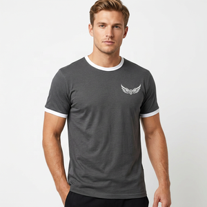 เสื้อยืดแขนสั้นสีเทาเข้มสำหรับผู้ชาย ผ้าฝ้าย 100% คอกลม แต่งขอบตัดกัน ทรงปกติ สวมใส่สบาย สีพื้น ผ้าถัก - Product Image 2