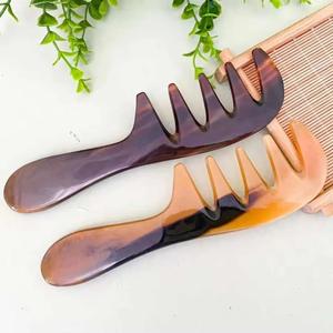 Peigne rectangulaire moderne en corne de buffle, fait main, écologique - Product Image 2